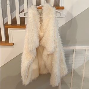 Women’s S/M ivory cream white faux fur vest